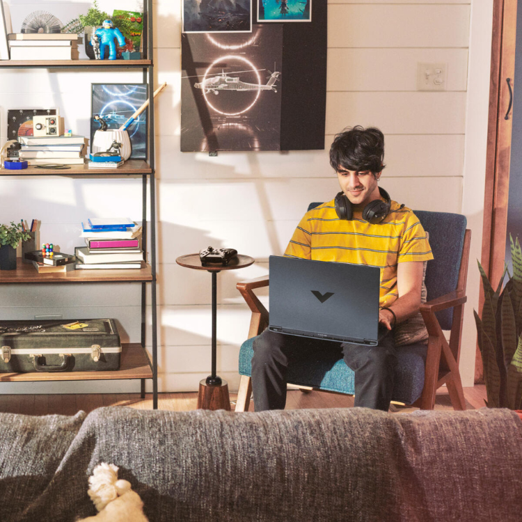 HP VICTUS 15 Ordi Portable Gaming 15,6" (1080p) - RTX 4050 - i5 huit coeurs 2,1 GHz - 16Go RAM